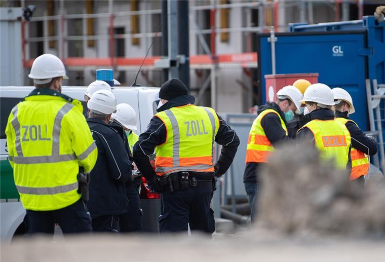 Geldwäsche: Behörden überprüfen norddeutsche Unternehmer Zolldurchsuchung auf Baustelle