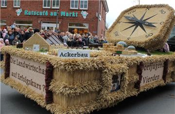 Zahlreiche festlich geschmückte Erntewagen werden am Sonntag, 27. Oktober, wieder durch Zeven ziehen.