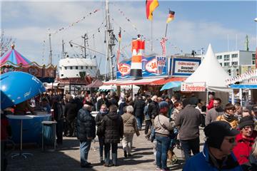 Zahlreiche Fischfans und Feinschmecker zieht es an diesem Wochenende ins Schaufe...
