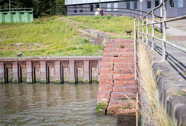 Bremerhaven: Magistrat gibt Sanierungsplan für Kajen in Auftrag Kajenabschnitt am Alten Vorhafen der Weserterrassen