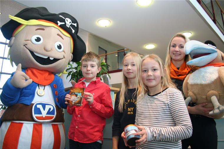 Banken in Bremerhaven werben um junge Kunden Zahnpirat Flint und sein Albatros Basti wollen junge Sparer für die Volksbank gewinnen.