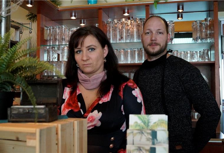 Zaneta und Justin Schary sind verzweifelt. Die Pächter der Schwimmbad-Gastronomie „Tropicana“ in Bremerhaven fürchten um ihre Existenz.