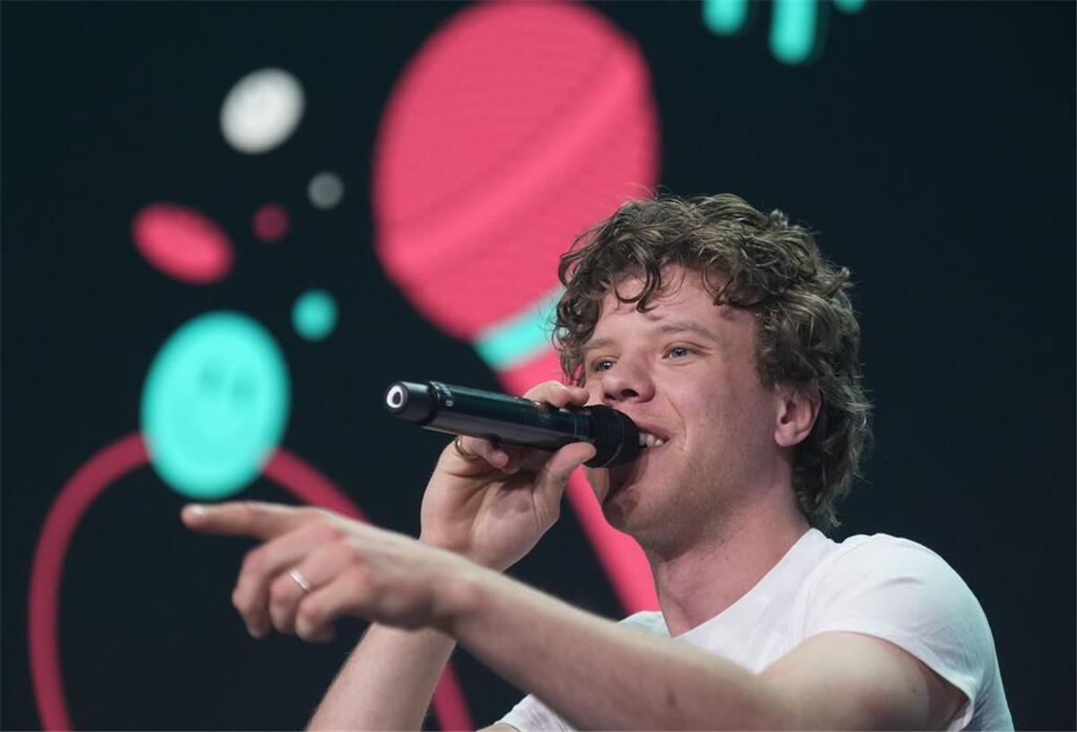 Ed Sheeran und Zartmann performen gemeinsam „Tau mich auf“ Zartmann gilt als der Newcomer schlechthin.