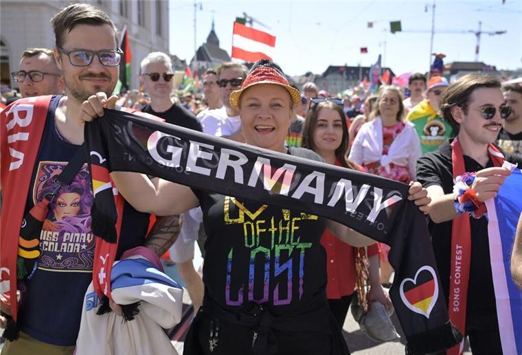 ESC: Favoriten sind cool und Tynna trägt eine Art Brautkleid Zehntausende Fans säumten die Straßen in Basel.