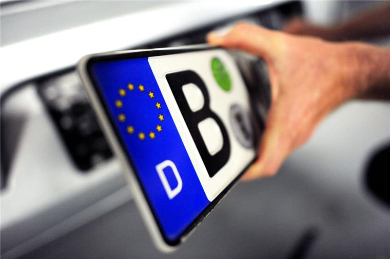 Loxstedt: Kennzeichen-Diebe haben erneut zugeschlagen Zehntausende Kennzeichen werden in Deutschland jährlich gestohlen. In Loxstedt wurden von dreisten Dieben mehrere Nummernschilder entwendet.