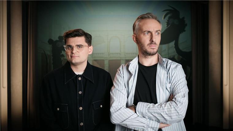 Jan Böhmermanns Animationsfilm über das Grundgesetz Zeichner und Autor Miguel Robitzky (l) und Moderator Jan Böhmermann (r) haben einen Animationsfilm über das Grundgesetz gemacht.