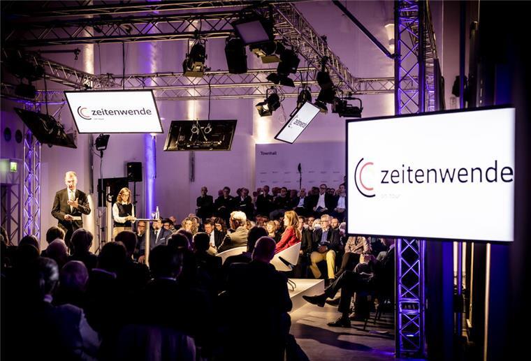 Podium diskutiert Konsequenzen des Ukraine-Kriegs in Bremerhaven Zeitenwende