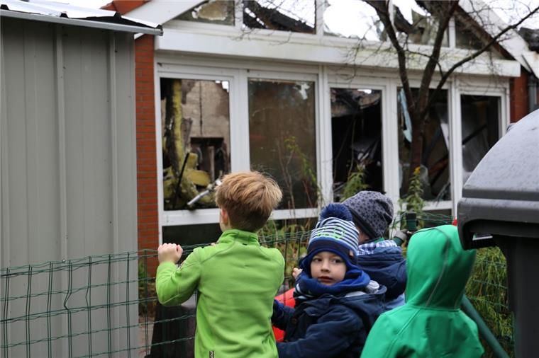 Nach Kita-Brand in Schiffdorf: Neue Domizile für die Kleinen gefunden Zerstörter Kindergarten Regenbogen: Nach Brand neue Domizile für die Kinder