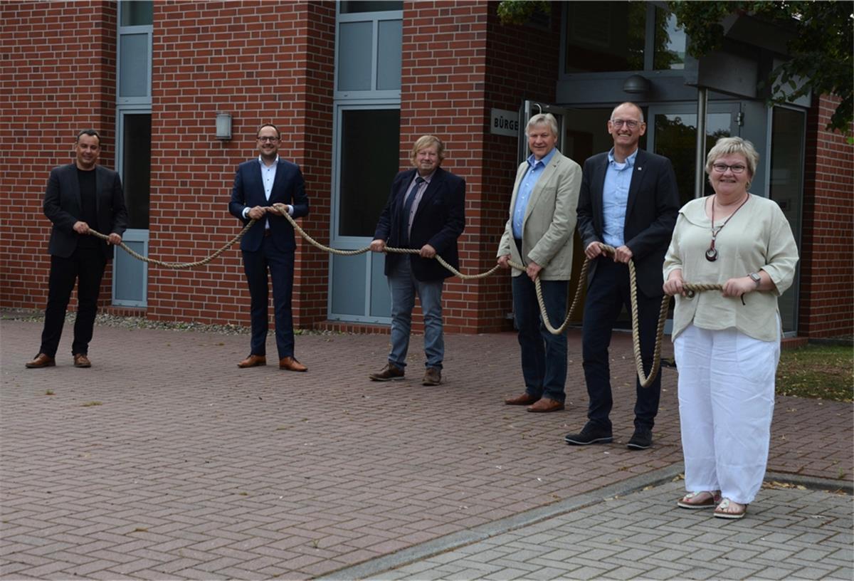 Loxstedt: Wellbrock will wieder kandidieren Ziehen gemeinsam an einem Strang: Oliver Lottke (SPD, von links), Christian Molls (CDU), Bernd Süß (Linke), Peter Hüttmeyer (Bürgerfraktion), Bürgermeister Detlef Wellbrock und Eva Viehoff (Grüne).