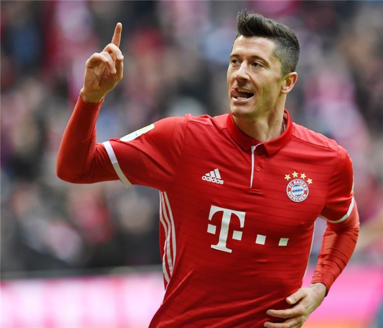 Zieht es Robert Lewndowski nun nach Spanien oder nicht? Der spanischen Zeitung "El Mundo Deportivo" zufolge soll sich der Bayern-Star mit Real Madrid auf einen Zweijahresvertrag geeinigt haben.