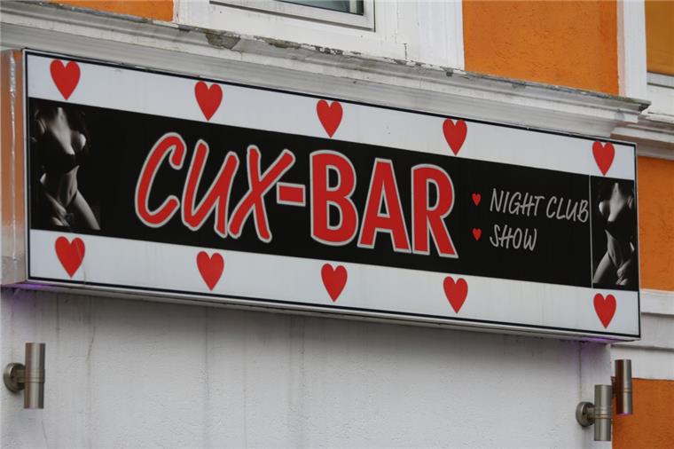 Rotlicht-Prozess geht im Gefängnis weiter Ziel einer spektakulären Razzia war im Januar die „Cux-Bar“. Eines von zwei Bordellen, das die Hauptangeklagten in Cuxhaven betrieben haben.