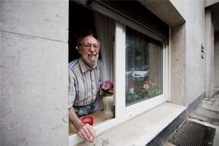 Zigarettenrauch bringt Mieter wieder vor Gericht Raucher Friedhelm Adolfs