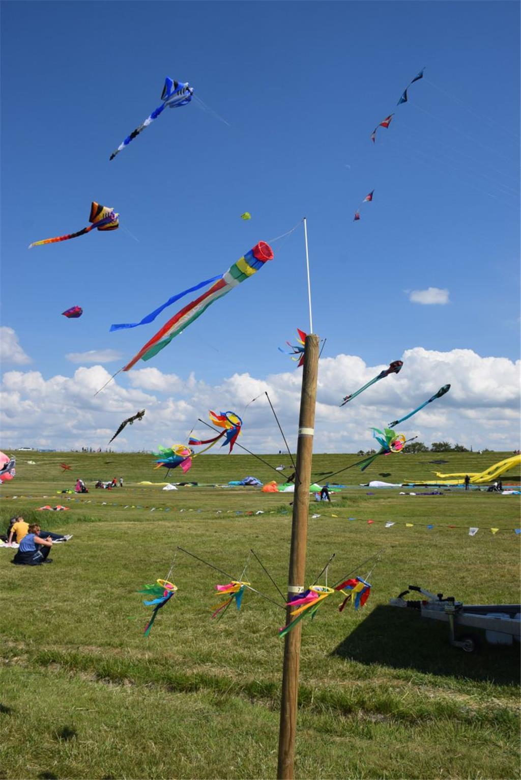 Zirkus- und Drachenfest in Tossens: Auf Wind und Regen am Sonnabend, folgte Sonn...