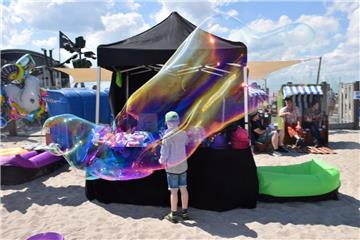 Zirkus- und Drachenfest in Tossens: Auf Wind und Regen am Sonnabend, folgte Sonn...