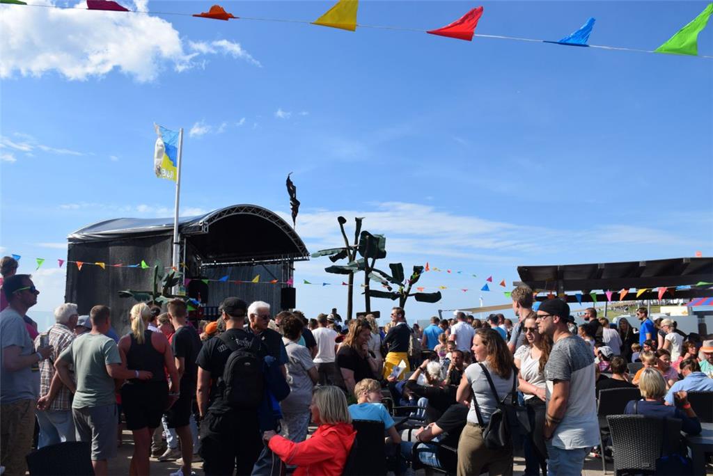 Zirkus- und Drachenfest in Tossens: Auf Wind und Regen am Sonnabend, folgte Sonn...