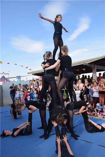 Zirkus- und Drachenfest in Tossens: Auf Wind und Regen am Sonnabend, folgte Sonn...