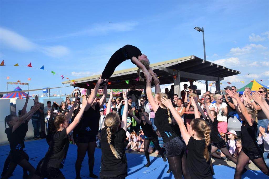 Zirkus- und Drachenfest in Tossens: Auf Wind und Regen am Sonnabend, folgte Sonn...