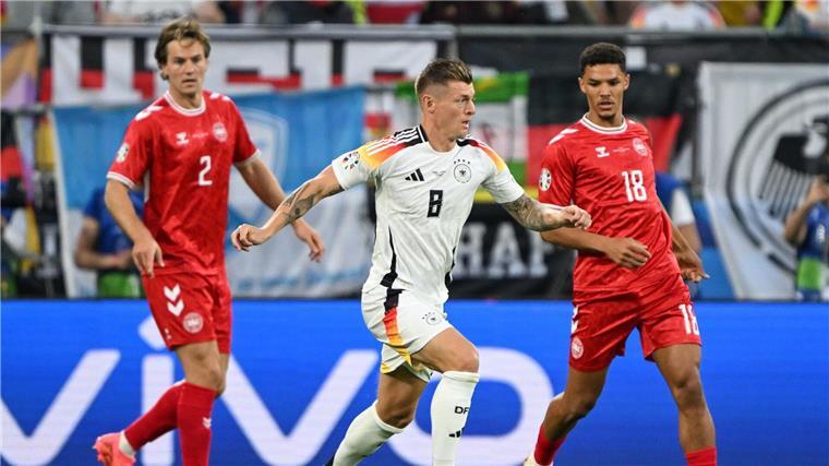 Nach Blitz und Donner: DFB-Team stürmt ins Viertelfinale Zog die Fäden im deutschen Mittelfeld: Toni Kroos (M.).