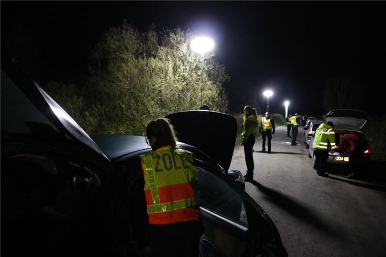 Zoll und Polizei kontrollierten am Freitagabend gemeinsam rund 200 Fahrzeuge. 