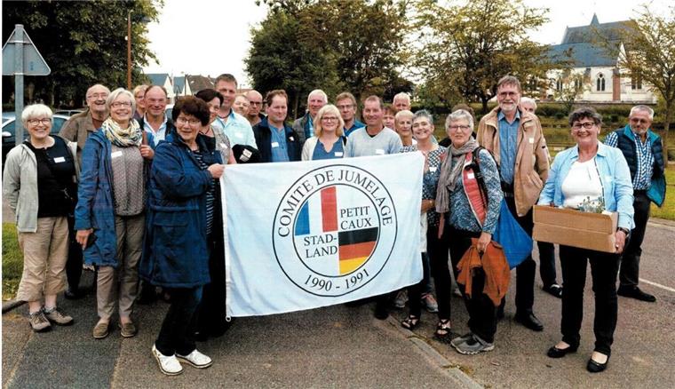 Landwirte aus Stadland zu Besuch bei französischen Kollegen Zu Besuch bei Freunden: Landwirte vom Landvolk Schwei reisten für einen Erfahrungsaustausch in die französische Partnergemeinde Petit Caux.