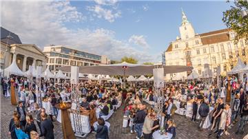 Zu den Feierlichkeiten beim Oldenburger Stadtfest gehört auch ein Koch-Event vor dem Schloss.