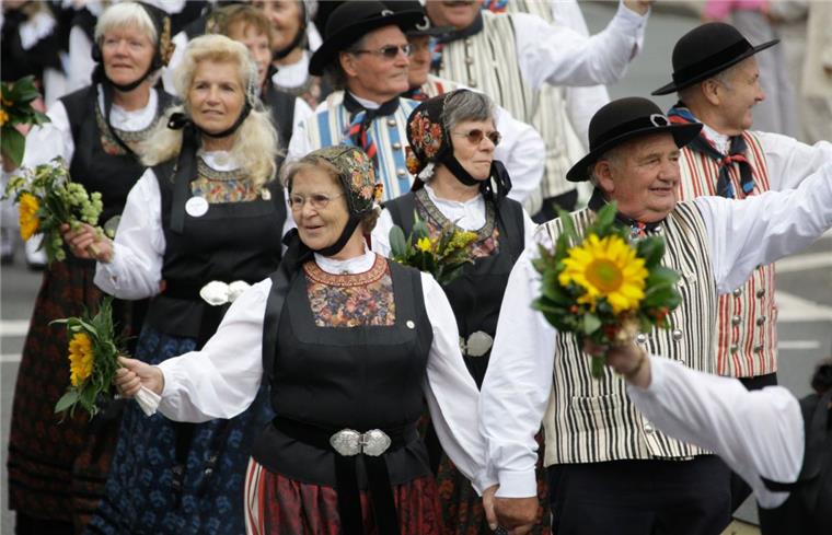 Niedersachsens Trachtenträger wollen sich in Zeven treffen Zu einem Landestrachtenfest gehört auch ein Umzug zum Abschluss. Am 6. September 2020 wird voraussichtlich einer in Zeven stattfinden.