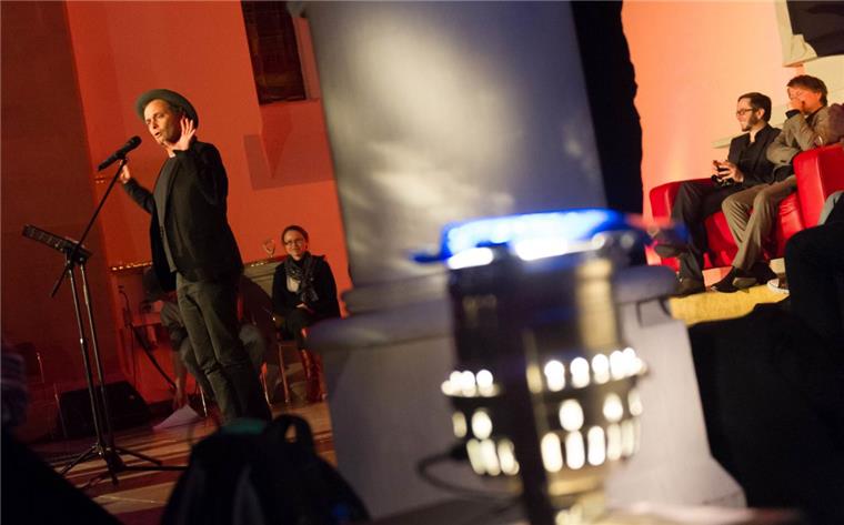 Zu einem "Preacher Slam" wollen sechs Frauen und Männer in Osnabrück gegeneinander antreten.