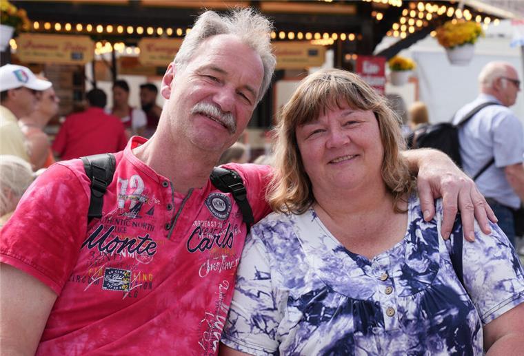 Zu ihrem Urlaub an der Nordsee gehört ein Besuch in Bremerhaven für Thomas und Regina Huppertz dazu. Die beiden sind aus Hagen in Westfalen zu Besuch in der Seestadt und genießen die Maritimen Tage zu zweit.