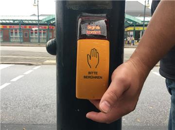 Zu kurze Ampelphasen ärgern Fußgänger - die Stadtverordneten wollen sich jetzt die Schaltung noch einmal im Fachausschuss vornehmen.