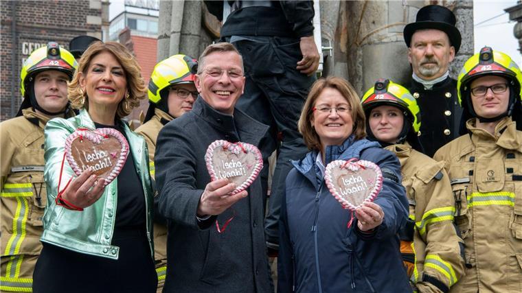Zu sehen ist Sülmez Çolak (Grüne, l-r), Vizepräsdientin der Bremischen Bürgerschaft, Frank Imhoff (CDU), Präsident der Bremischen Bürgerschaft, und Antje Grotheer (SPD), Vizepräsidentin der Bremischen Bürgerschaft.