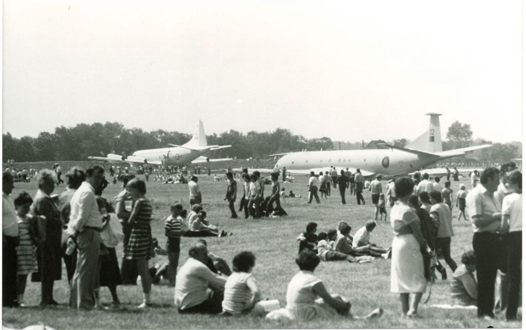 Zu Tausenden stürmen die Besucher Anfang der Neunziger Jahre das Marienefliegermuseum „Aeronauticum“ Foto Archiv