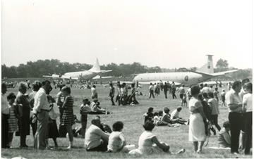 Zu Tausenden stürmen die Besucher Anfang der Neunziger Jahre das Marienefliegermuseum „Aeronauticum“ Foto Archiv