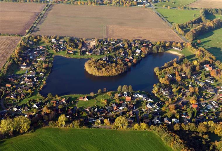 Sieverner See zum Baden gesperrt - Warnung auch für andere Gewässer Der Sieverner See von oben.