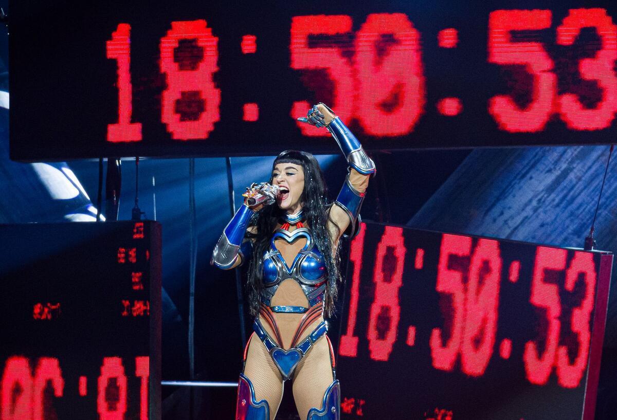 Katy Perry beginnt Deutschland-Tour in Hannover Zudem soll Perry seit einiger Zeit mit keinem Geringeren anbandeln als dem langjährigen kanadischen Premierminister Justin Trudeau.