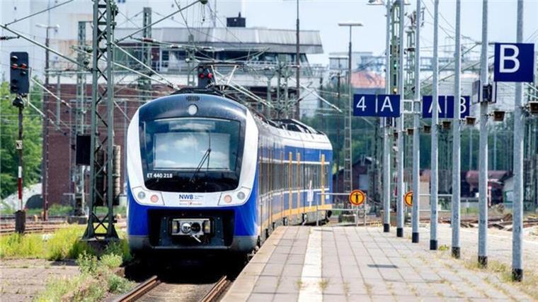 Busse statt Züge: Ersatzverkehr auf RS 2 zwischen Bremerhaven und Bremen Züge der Linie RS 2 wie hier in Bremerhaven-Lehe sind am Wochenende vom 14. bis 16. Juni teilweise durch Busse ersetzt – Fahrgäste müssen mit geänderten Verbindungen rechnen.