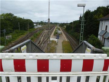 Züge halten in Bremerhaven-Wulsdorf keine mehr. Der Bahnhof ist bis 14. August geschlossen. Der Grund: Die Anlage soll barrierefrei umgebaut werden. 