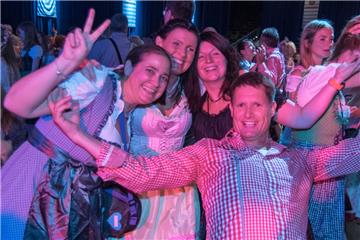 Zünftige Gaudi beim Oktoberfest in der Stadthalle. Foto: Adebahr