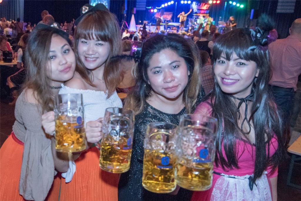 Zünftige Gaudi beim Oktoberfest in der Stadthalle. Foto: Adebahr