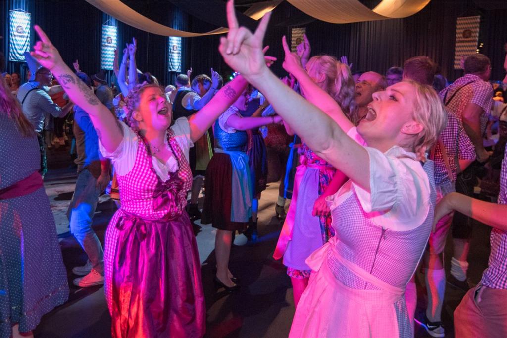 Zünftige Gaudi beim Oktoberfest in der Stadthalle. Foto: Adebahr