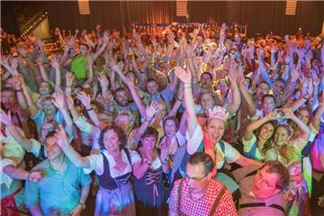 Zünftige Gaudi beim Oktoberfest in der Stadthalle. Foto: Adebahr