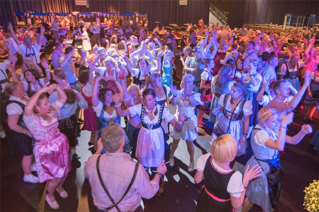 Zünftige Gaudi beim Oktoberfest in der Stadthalle. Foto: Adebahr