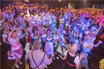 Zünftige Gaudi beim Oktoberfest in der Stadthalle. Foto: Adebahr