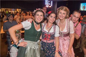 Zünftige Gaudi beim Oktoberfest in der Stadthalle. Foto: Adebahr