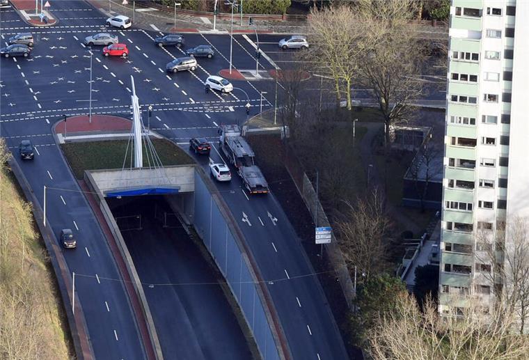 Die Eröffnung des Hafentunnels soll groß gefeiert werden Westliche Einfahrt des Hafentunnels Bremerhaven