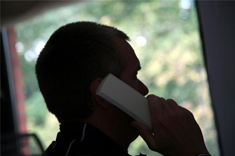 Zuhören, wenn am  anderen Ende der Leitung eine Seele in schwerer Not ist. Dafür braucht es seitens der Telefonseelsorger Intuition und Belastbarkeit. 