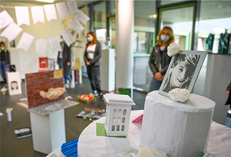 Bremerhaven: Sophie Scholl wäre heute eine Influencerin Zum 100. Geburtstag Sophie Scholls beschäftigen sich die Schüler des Schulzentrums Geschwister Scholl in Bremerhaven mit der Frage: Was würde Sophie Scholl heute tun?