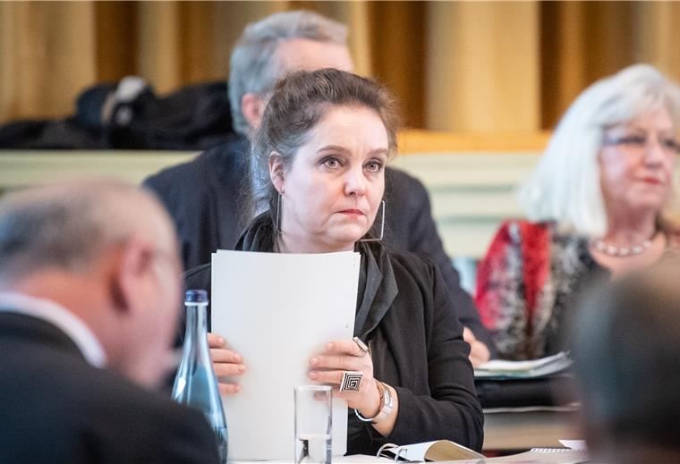 Ehbauer: Wettbewerb auch für Herz der Stadt ausrufen Zum Abschied hat Baudezernentin Dr. Jeanne-Marie Ehbauer klare Worte an die Stadtverordneten gerichtet. Das Archivbild zeigt sie im Ella-Kappenberg-Saal in der Volkshochschule Bremerhaven.