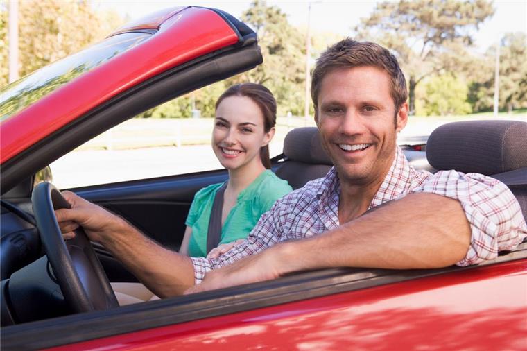 Freude mit dem neuen Auto