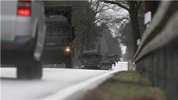 Zum Ende des Manövers auf dem Truppenübungsplatz Senne fahren wieder britische Streitkräfte durch NRW und Niedersachsen. (Archivbild)