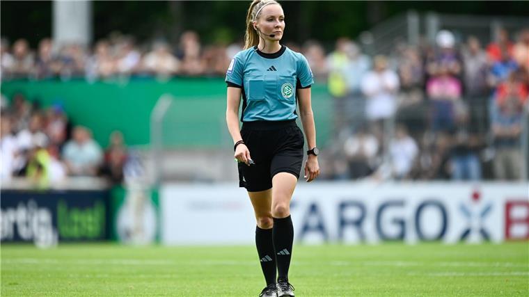 Am Ende souverän: Breunig schießt Heidenheim weiter Zum ersten Mal im DFB-Pokal an der Pfeife: Fabienne Michel.